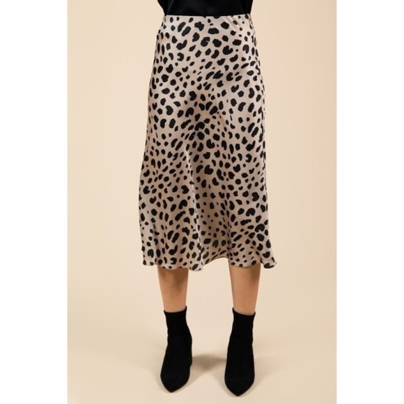 Dresses & Skirts - Leopard print satin midi skirt